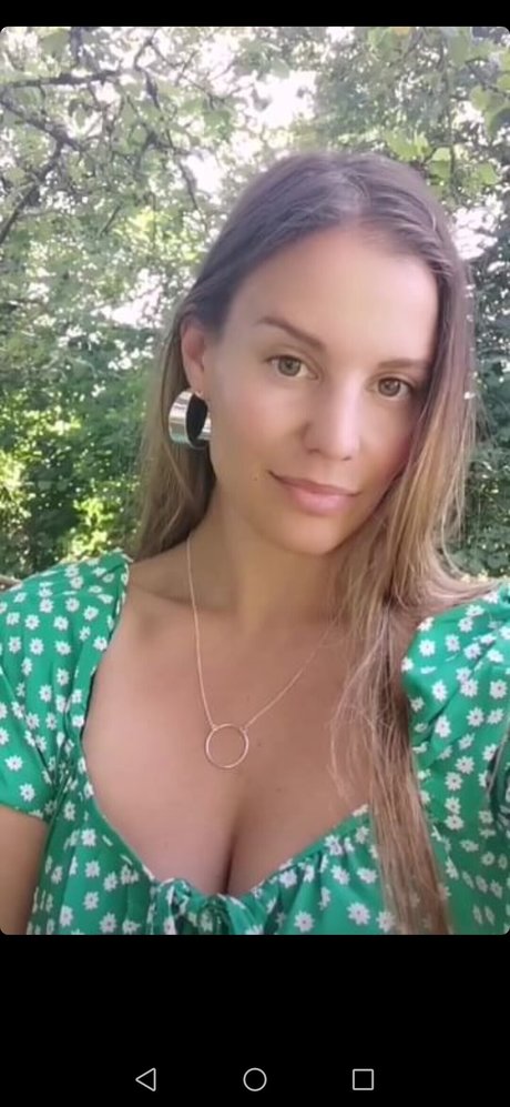 Ewenae actrice libre des photos