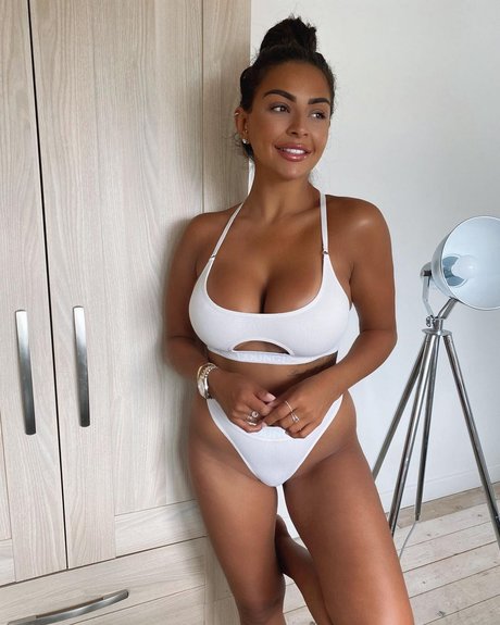 Natasha Sandhu modèle gratuit des photos