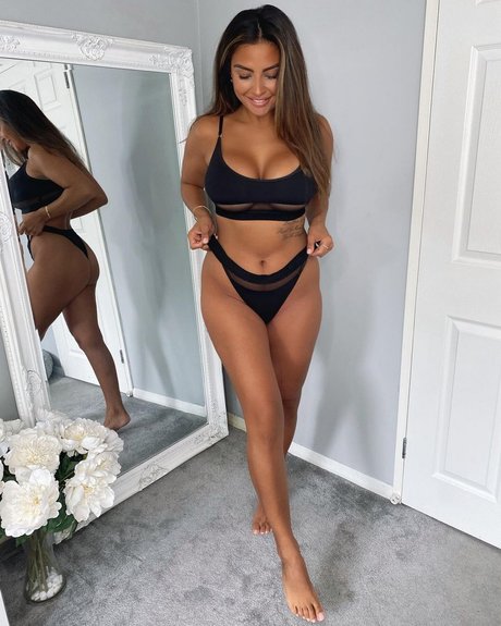 Natasha Sandhu modèle sympa img