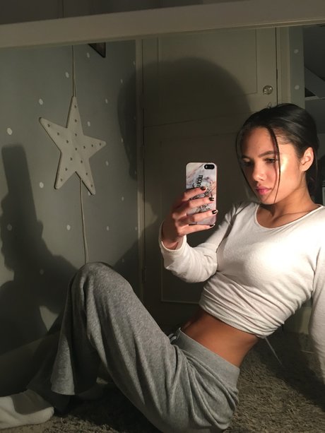 Saoirse Alicia Behzadi_ star du porno chaude photos