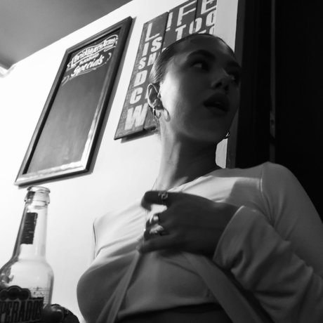 Saoirse Alicia Behzadi_ étoile adulte image