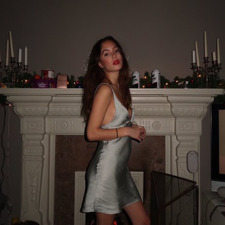 Saoirse Alicia Behzadi_ étoile de l'art galerie