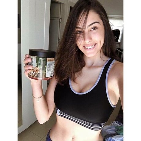 Liron Swis modèle érotique galeries