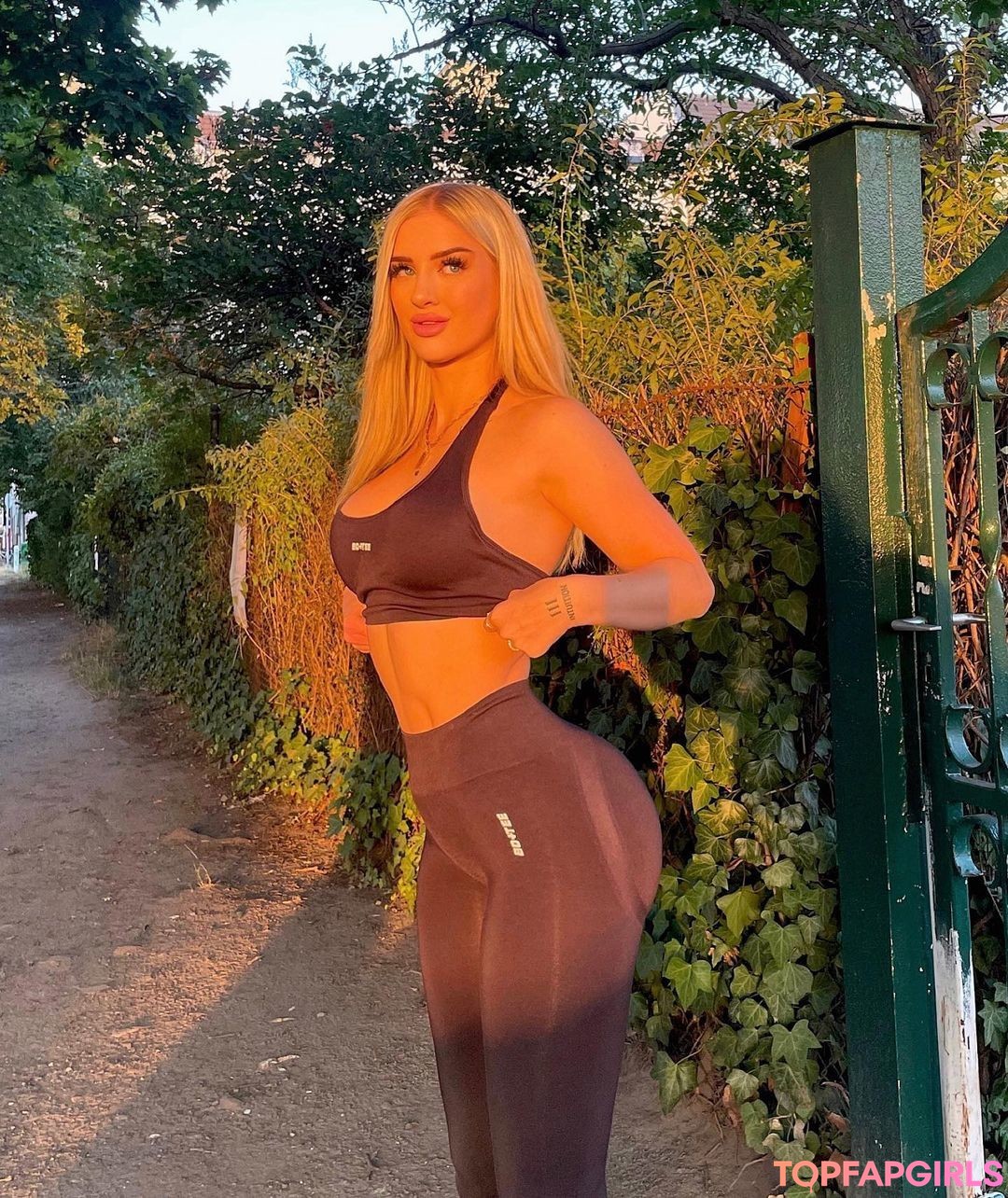 belle ladyboy onlyfans des nus sympas img