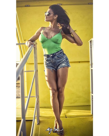 Ophelie Ferrand_ art de star du porno photos