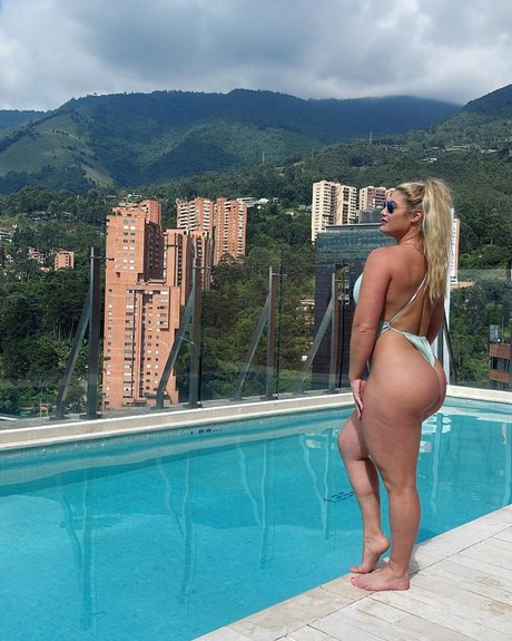 Dr Colette Larsen modèle pornographique photos