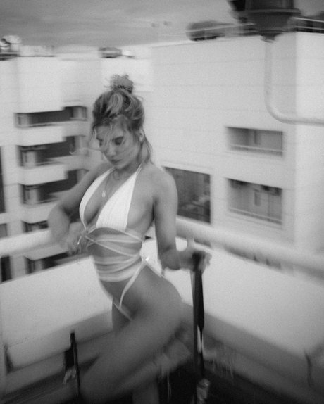 _Katerina Mironova haut étoile galeries