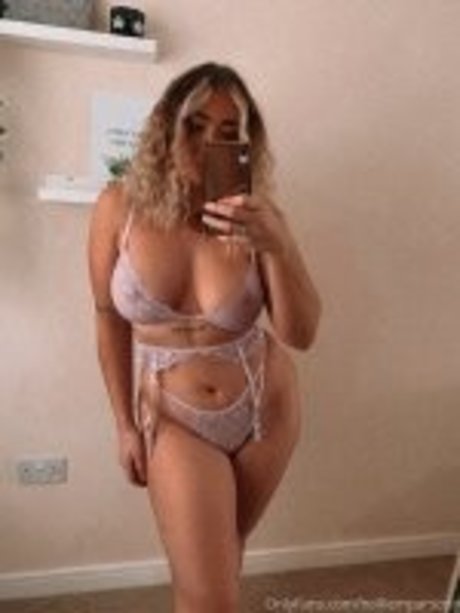 Hollie M Parsons modèle parfait img