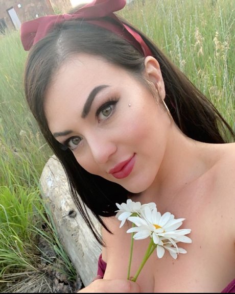 Luxie Zahra_ étoile magnifique des photos