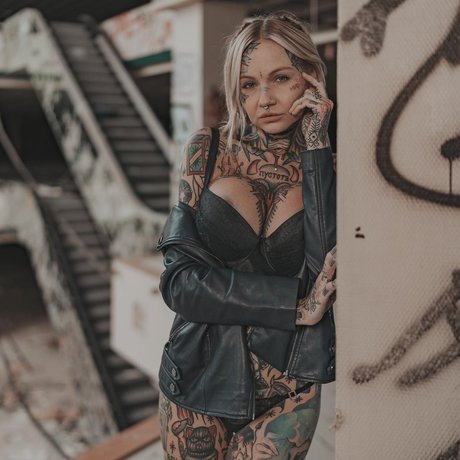 Nikol Kalasova étoile adulte photos