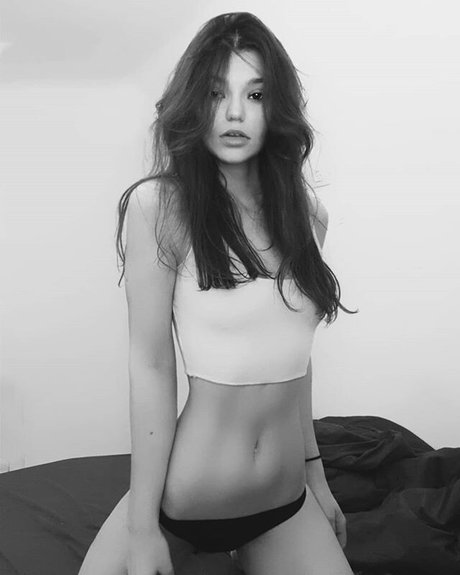 Babyyy Gorilla star pornographique img