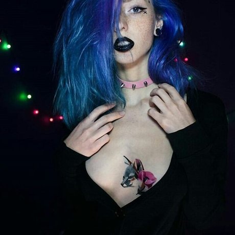 Eliza Satu modèle chaud img