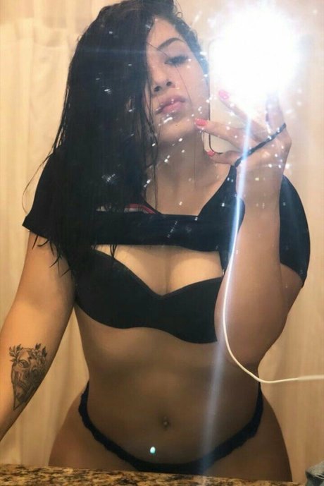 Aylin Guevara modèle joli des photos