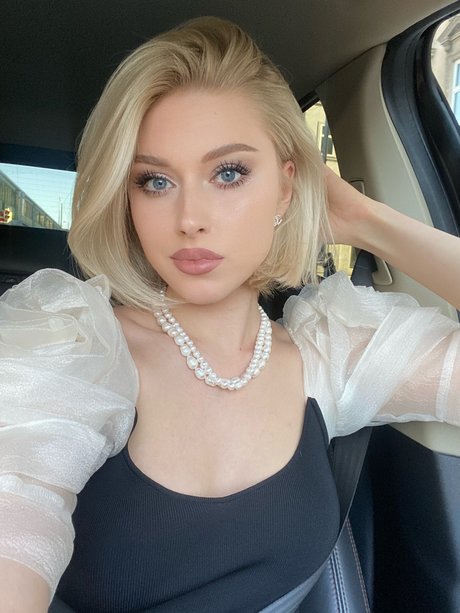 Alexandra Frenkel mannequin collection