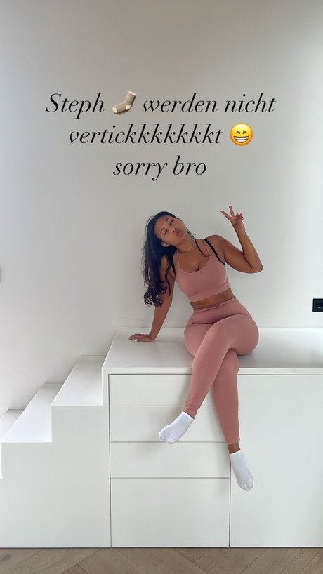 Steph Esther star du porno gratuit images