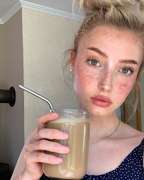 Caelyn Mathews modèle sympa img