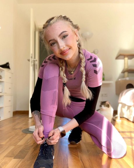 Caelyn Mathews star du porno exclusive archive