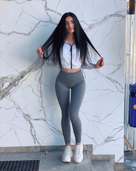 Dianna Petrova jolie étoile image