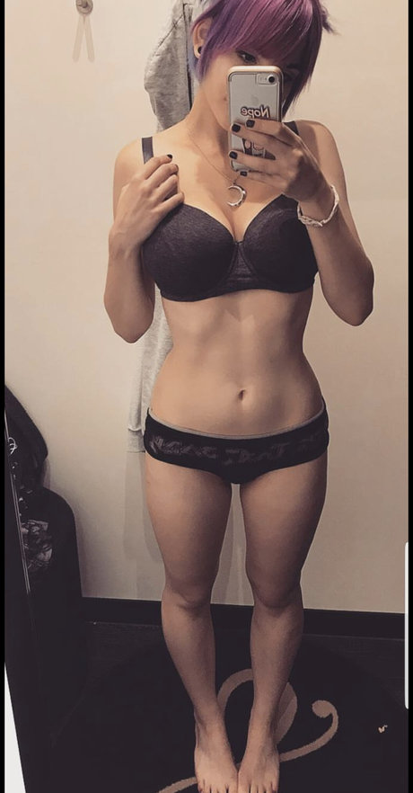 Julez Notyourwaifu actrice images