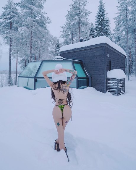 Leng Yein modèle de sexe img