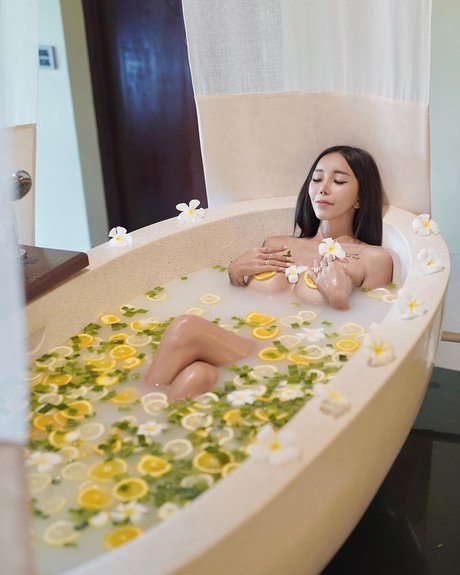 Leng Yein art de star du porno images