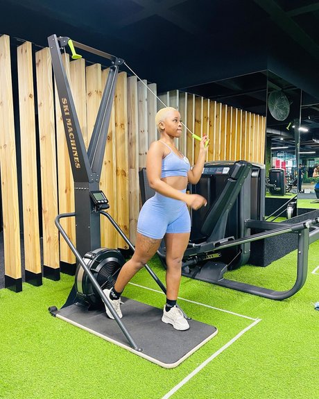 Sharon Gambu star du porno gratuite image