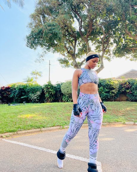 Sharon Gambu actrice xxx galeries