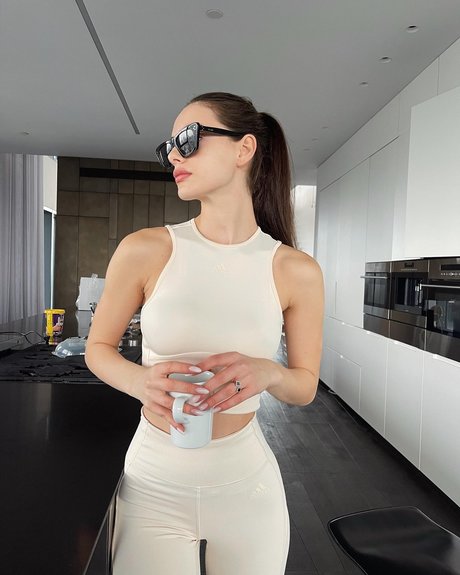 Yael Shelbia star du porno exclusive collection