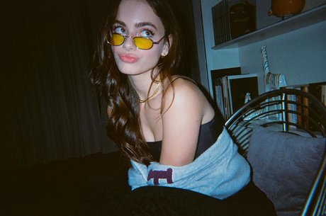 Yael Shelbia étoile adulte photo