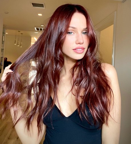 Scarlett Rose Leithold étoile nue galerie