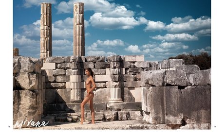 Nicole Sunde modèle porno collection