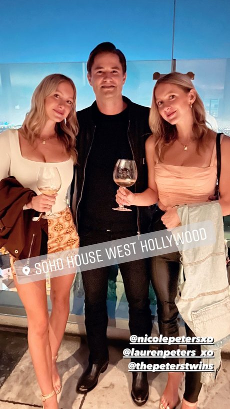 Peterstwins_ modèle adulte image