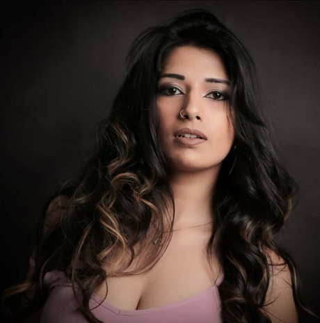 Rasha Kirmani nus étoiles galeries