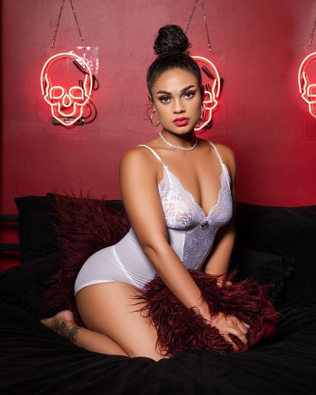 Ravyn Rochelle_ modèle sexy image