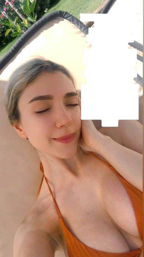 _Kardelen Oeztas étoile sympa image