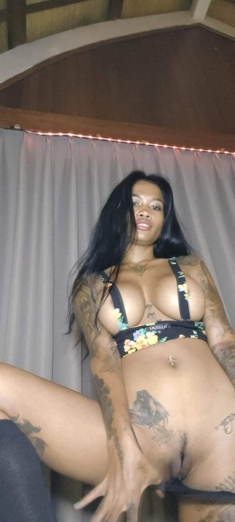 Zarah Leema modèle sexy galerie