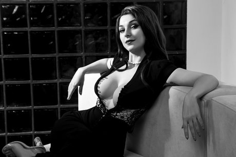 Dear Iris sexe star img