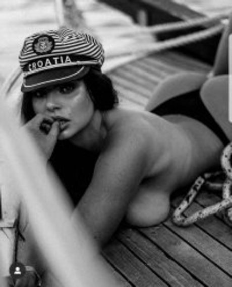 Lily Van Dyke jolie star du porno photos