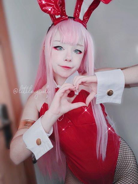 Little Giuli nus de stars du porno galerie