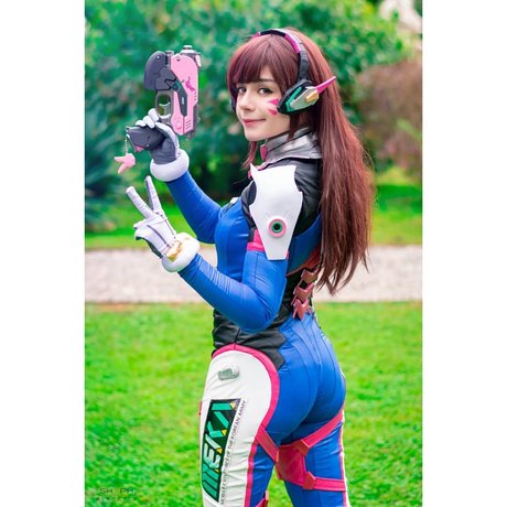 Little Giuli star du porno gratuite photo