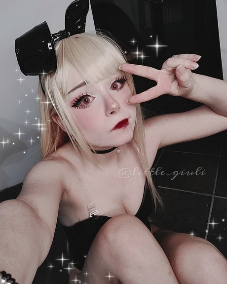 Little Giuli beau modèle galeries