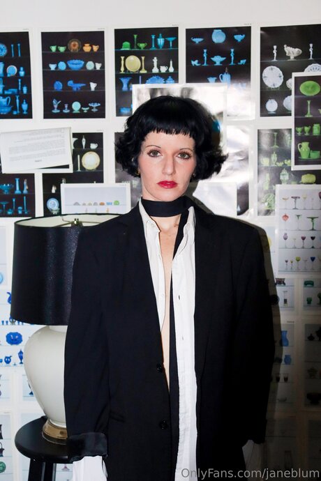 Janeblum actrice libre des photos