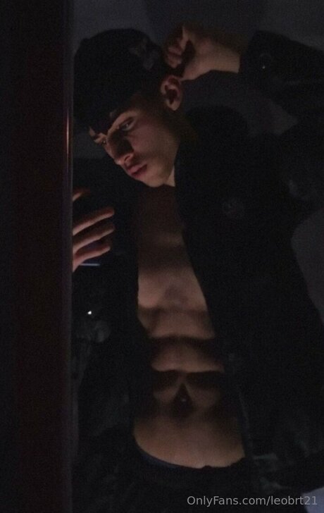 Leobrt21 modèle exclusif images