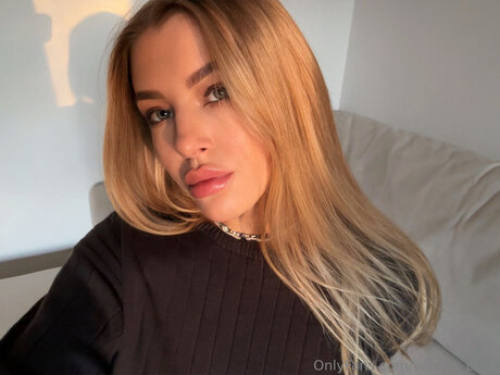 Valeria Pixie modèle nu galerie