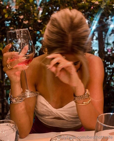 Besthottwife belle actrice photos