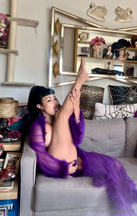 Rubychampagne modèle sexy images