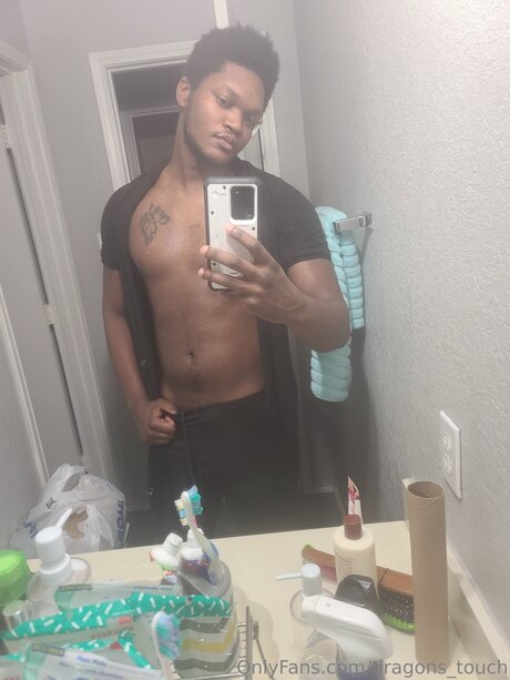 Dragons Touch star du porno sympa img