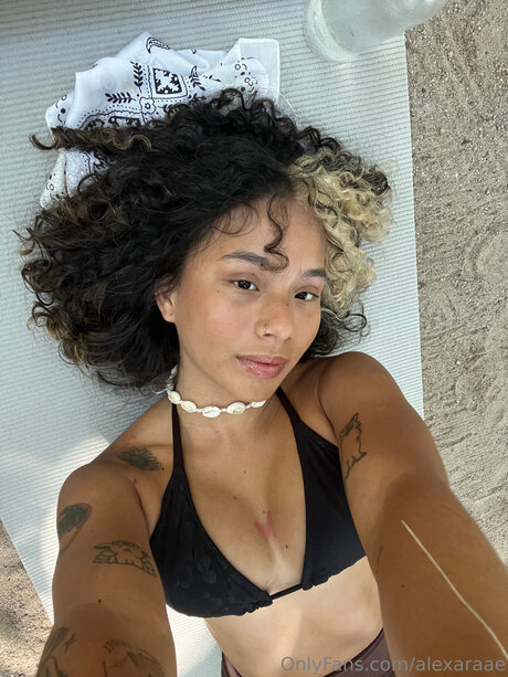 Alexandrarae modèle magnifique image