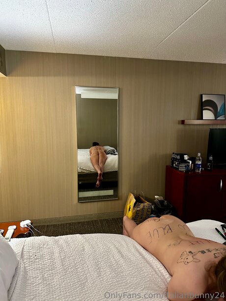 Italianbunny24 modèle artistique des photos