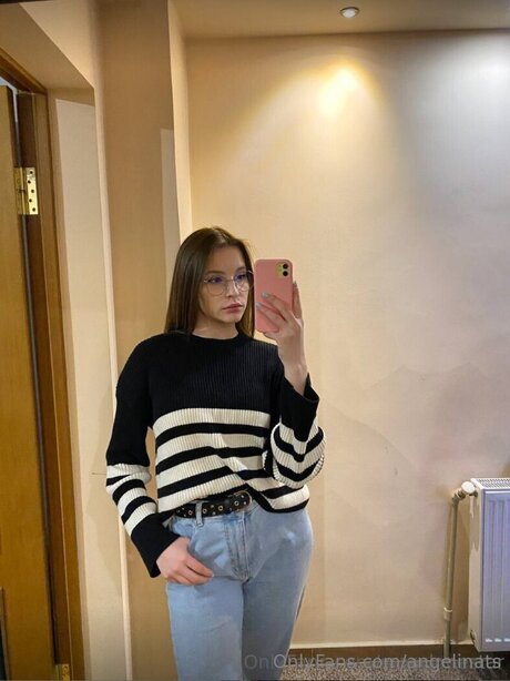 Angelinats actrice de nus image